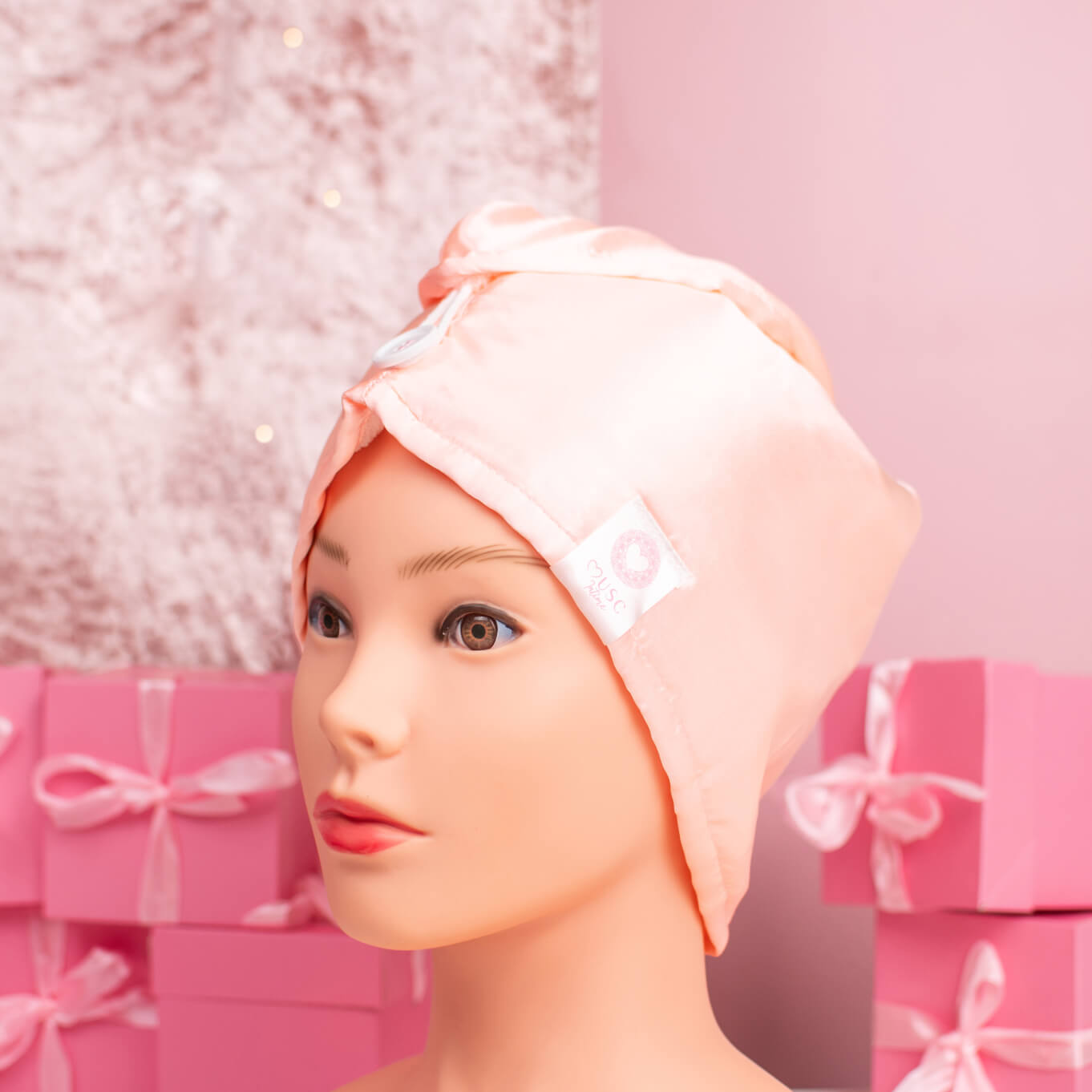 Bonnet/serviette en satin